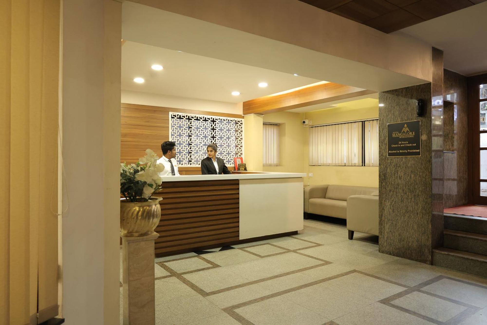 Hotel Mangalore International Buitenkant foto