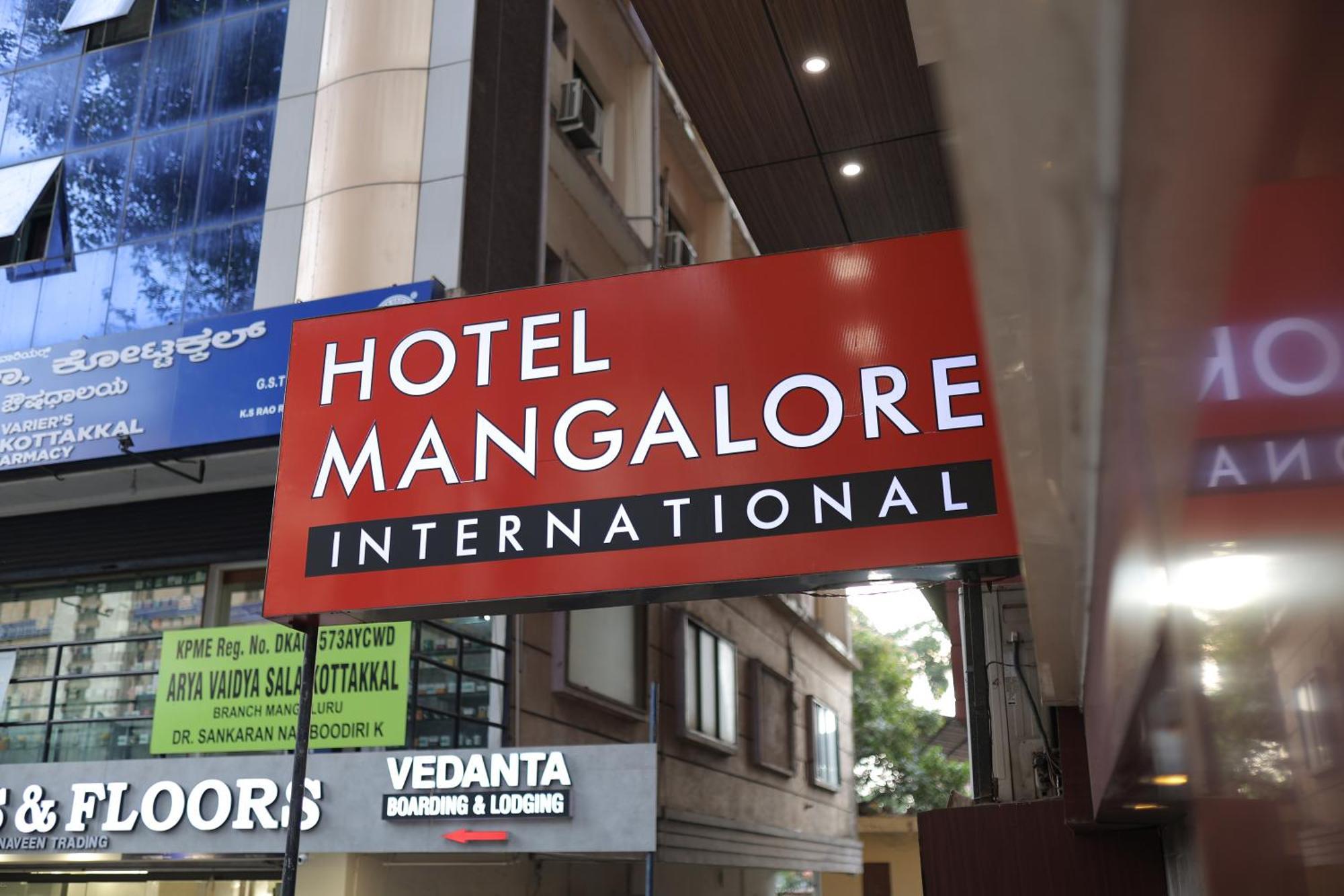 Hotel Mangalore International Buitenkant foto