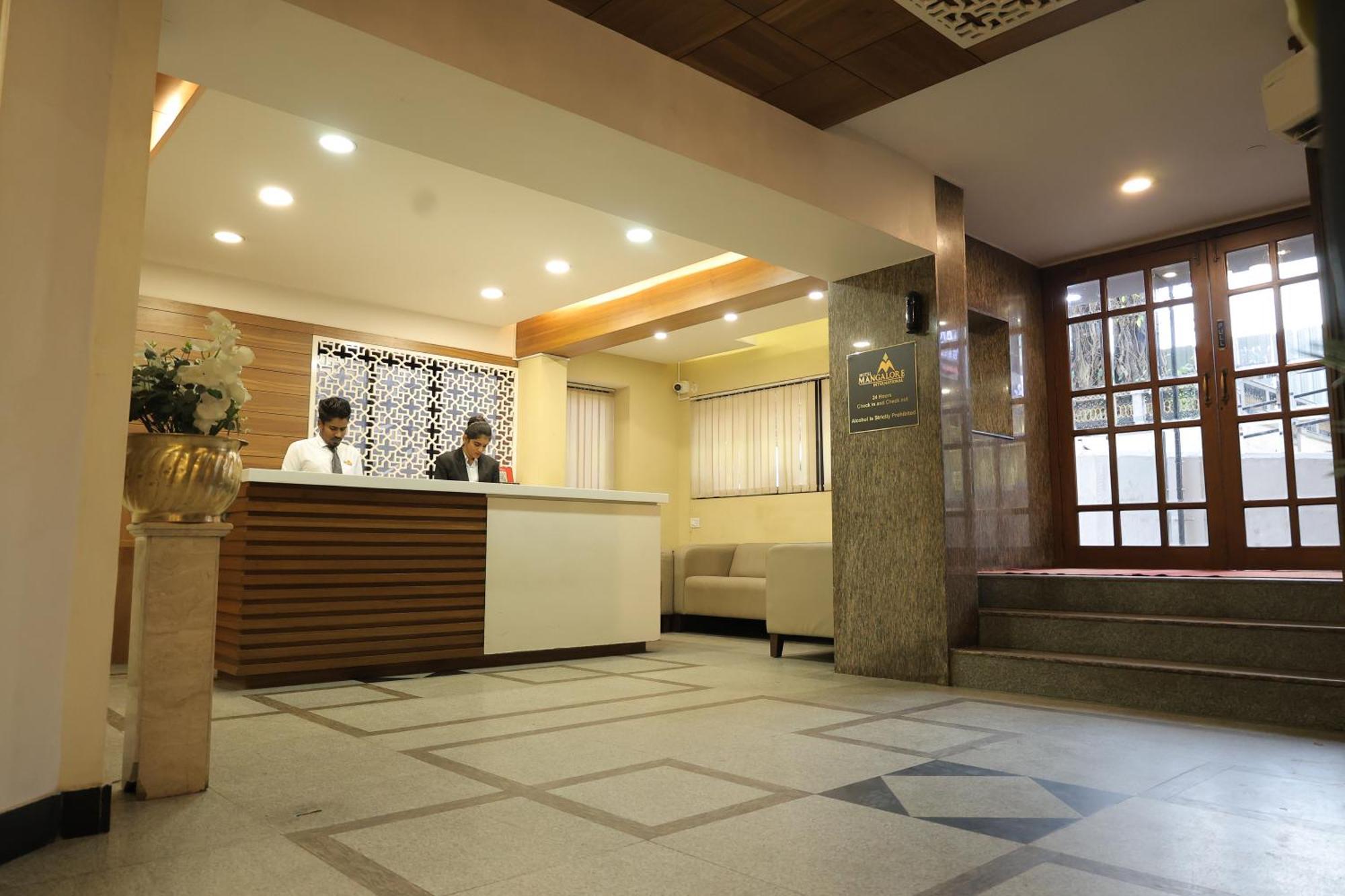 Hotel Mangalore International Buitenkant foto