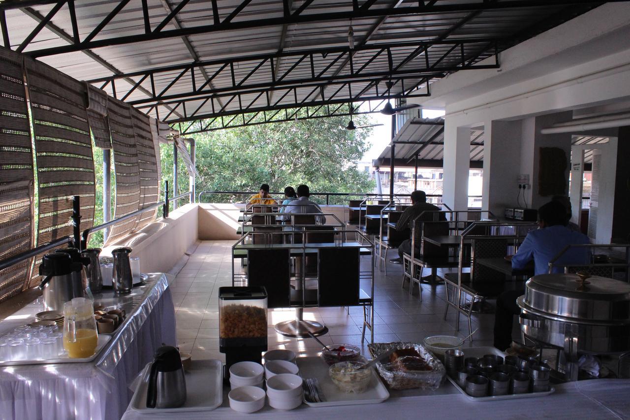 Hotel Mangalore International Buitenkant foto