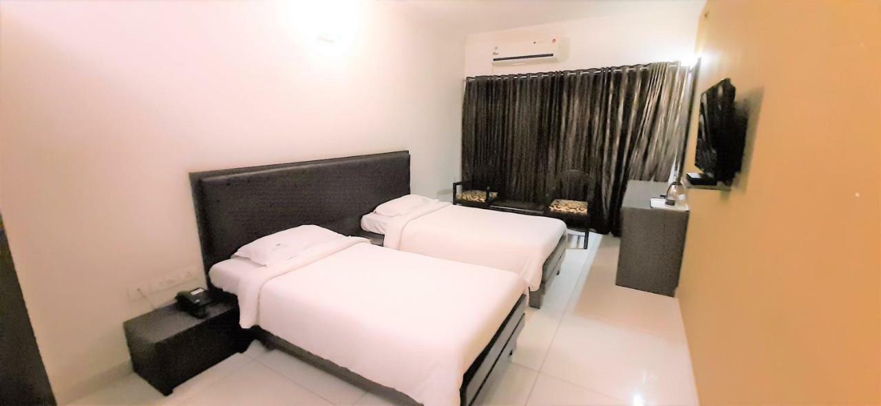 Hotel Mangalore International Buitenkant foto